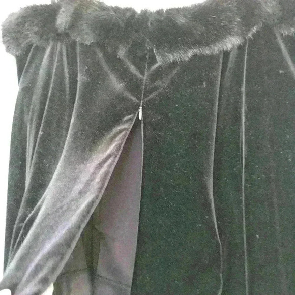 dressbarn collection Faux Fur Neckline Off Shoulder Black Velvet Long Sleeve Top - Picture 7 of 16